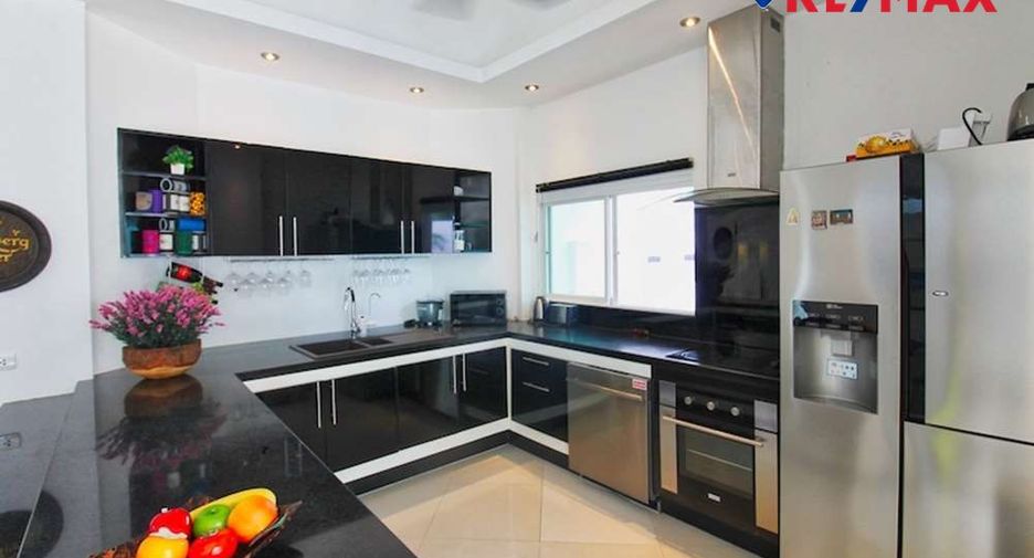 Casa en venta de 6 habitaciones en Bang Lamung, Chonburi