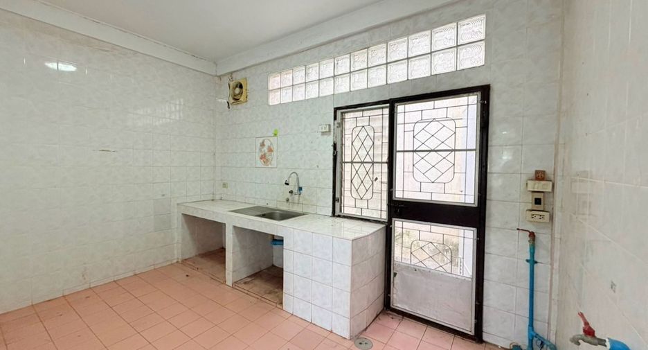 À vendre 3 chambres maison de ville à Mueang Nonthaburi, Nonthaburi