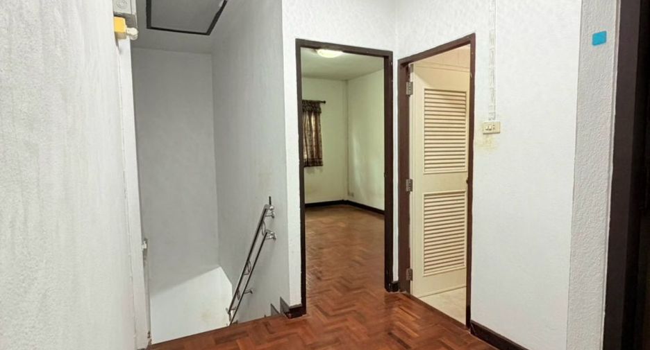À vendre 3 chambres maison de ville à Mueang Nonthaburi, Nonthaburi