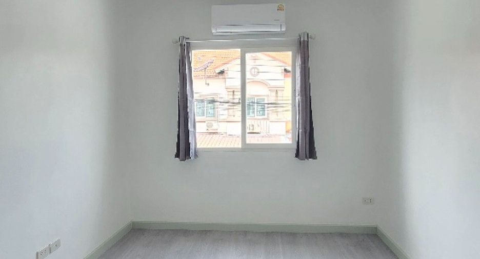 À vendre 3 chambres maison de ville à Bang Phli, Samut Prakan