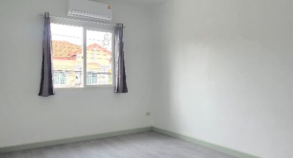 À vendre 3 chambres maison de ville à Bang Phli, Samut Prakan