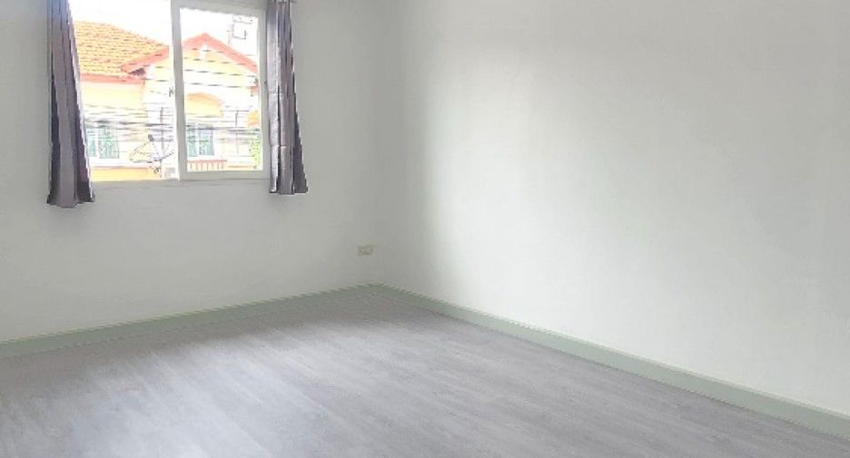 À vendre 3 chambres maison de ville à Bang Phli, Samut Prakan