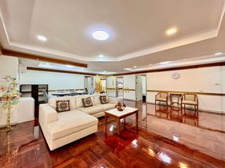 Apartamento en alquiler de 3 habitaciones en Watthana, Bangkok