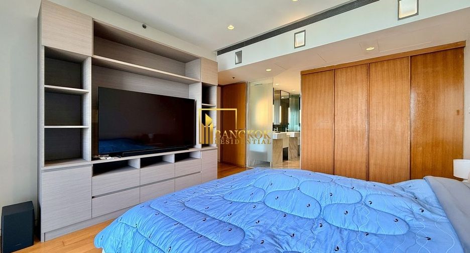 Condo en alquiler y en venta de 3 habitaciones en Sathon, Bangkok