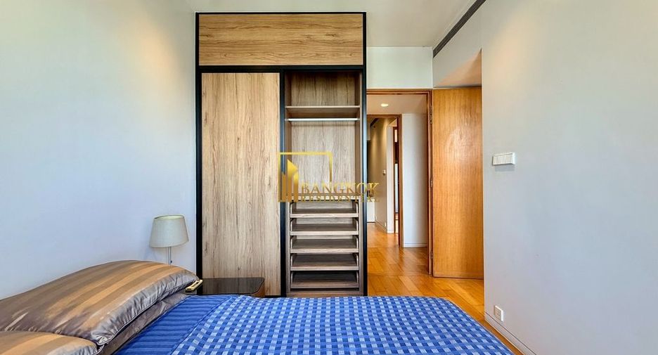 Condo en alquiler y en venta de 3 habitaciones en Sathon, Bangkok
