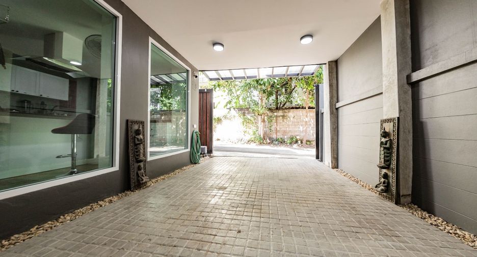 For rent 3 bedrooms house in Mueang Chiang Mai, Chiang Mai