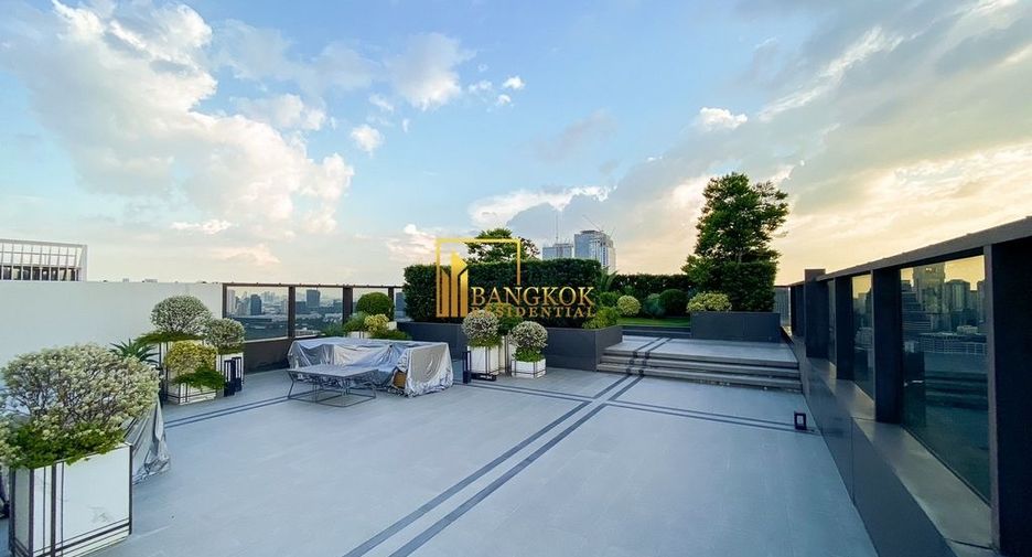 For rent 2 bedrooms condo in Pathum Wan, Bangkok