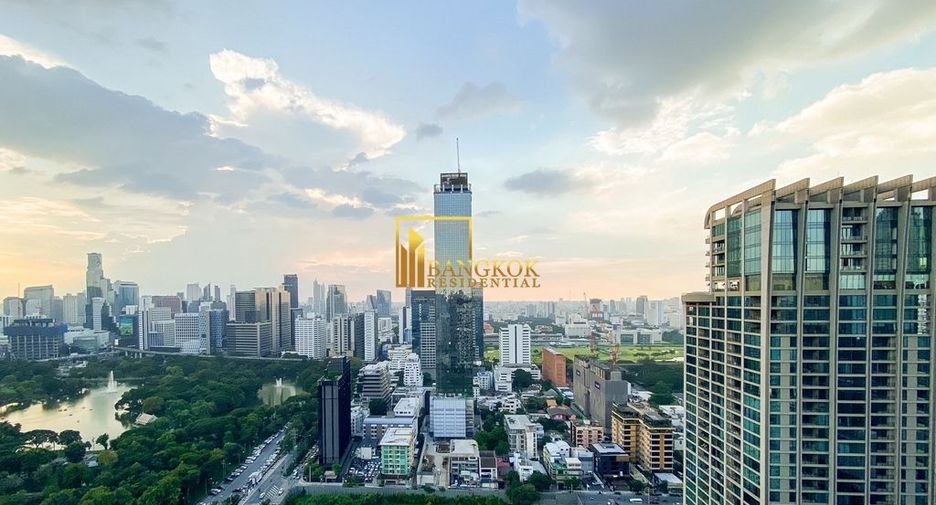 For rent 2 bedrooms condo in Pathum Wan, Bangkok