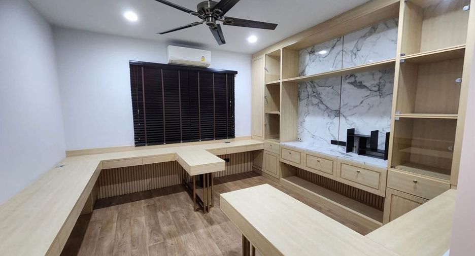 For rent 4 ベッドルーム house in Bang Kapi, Bangkok