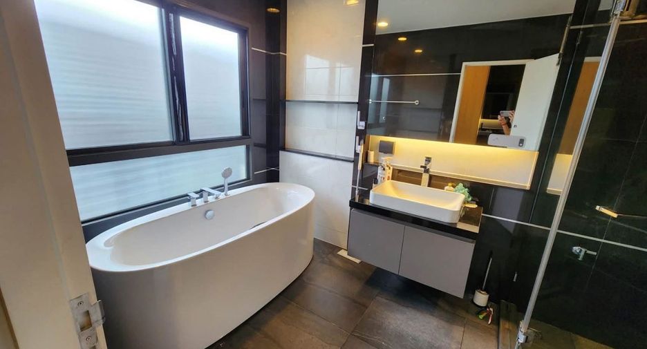For rent 4 ベッドルーム house in Bang Kapi, Bangkok