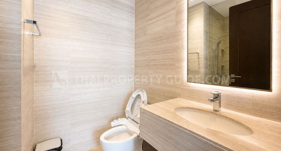 For rent 2 bedrooms condo in Khlong Toei, Bangkok