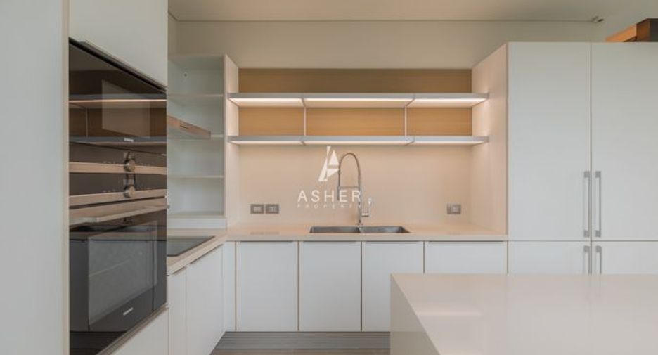 For rent 2 bedrooms condo in Pathum Wan, Bangkok