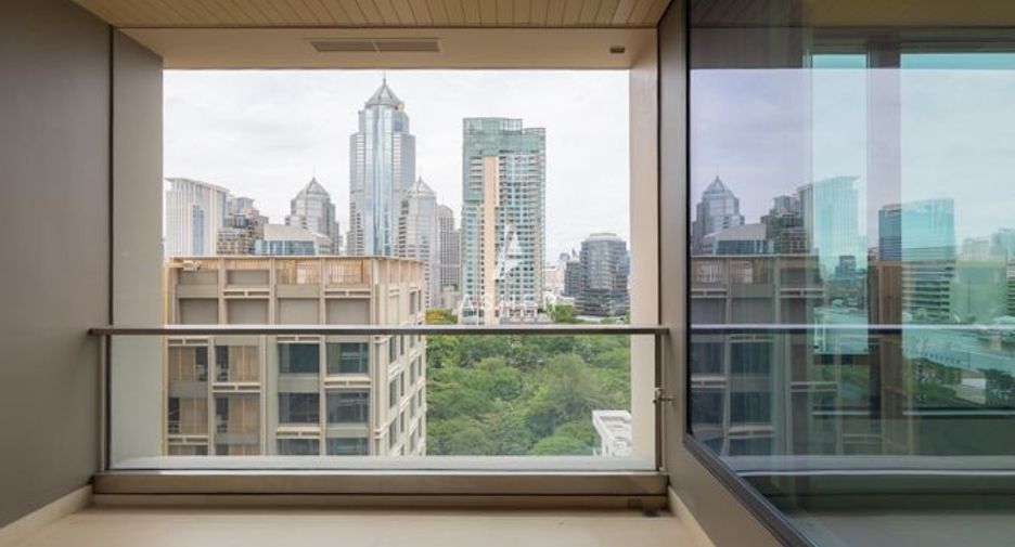 For rent 2 bedrooms condo in Pathum Wan, Bangkok