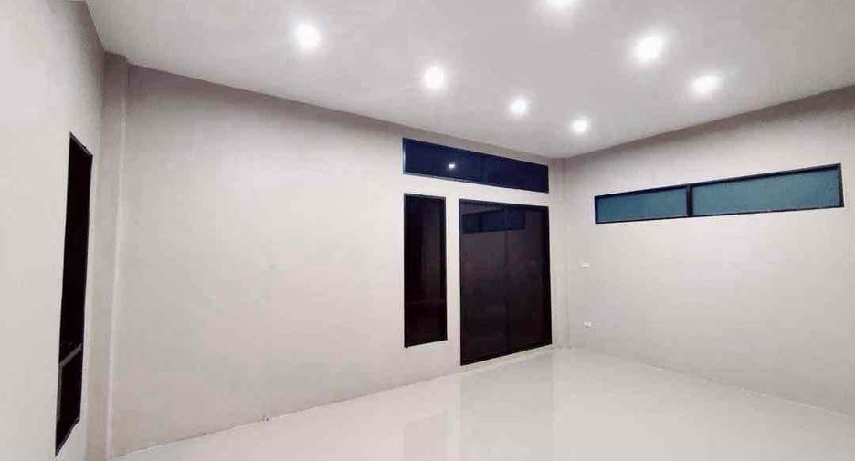 For rent 2 ベッドルーム retail Space in Lam Luk Ka, Pathum Thani