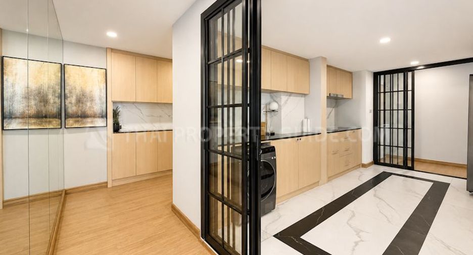 For rent 3 bedrooms condo in Pathum Wan, Bangkok