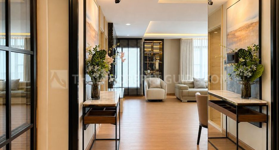 For rent 3 bedrooms condo in Pathum Wan, Bangkok