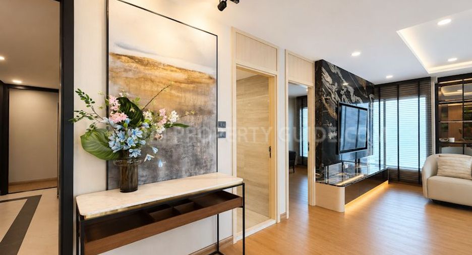 For rent 3 bedrooms condo in Pathum Wan, Bangkok