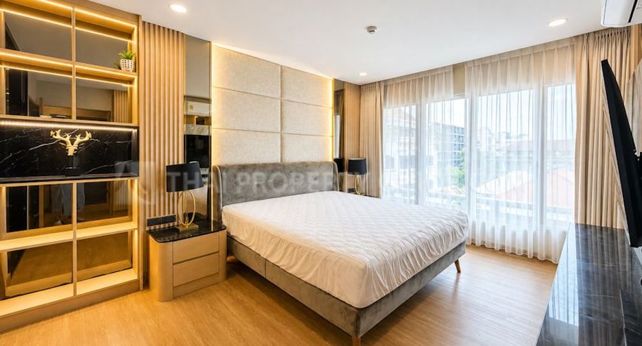 For rent 3 bedrooms condo in Pathum Wan, Bangkok