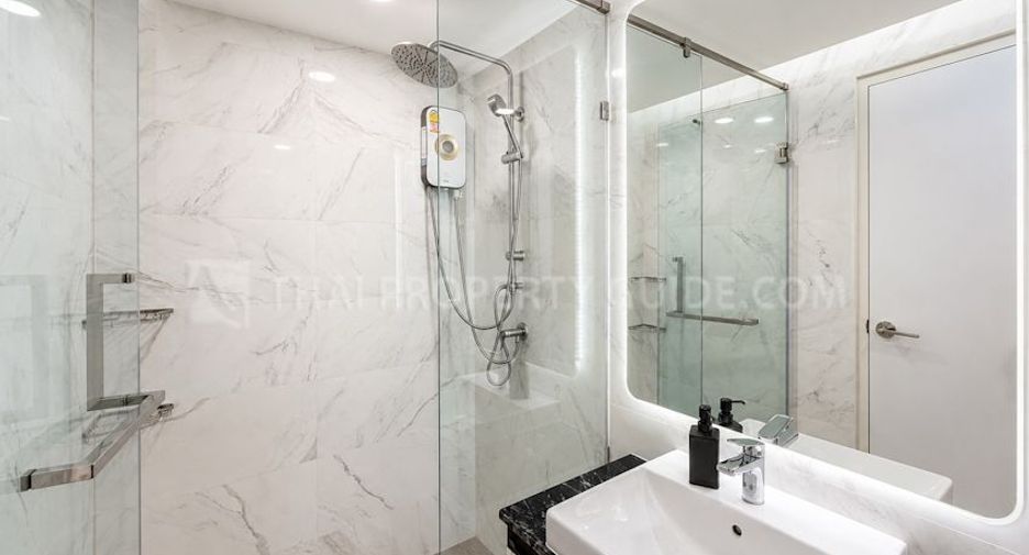 For rent 3 bedrooms condo in Pathum Wan, Bangkok