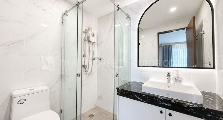 For rent 3 bedrooms condo in Pathum Wan, Bangkok