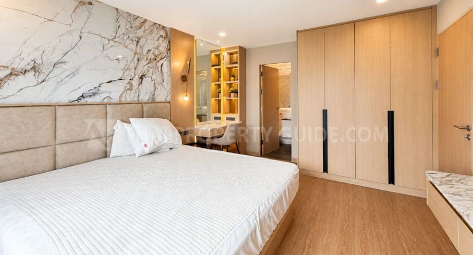 For rent 3 bedrooms condo in Pathum Wan, Bangkok