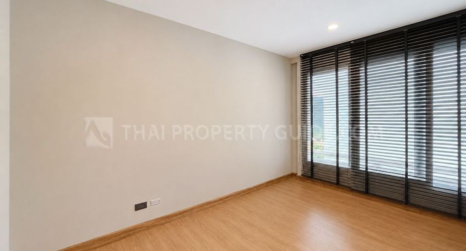 For rent 3 bedrooms condo in Pathum Wan, Bangkok
