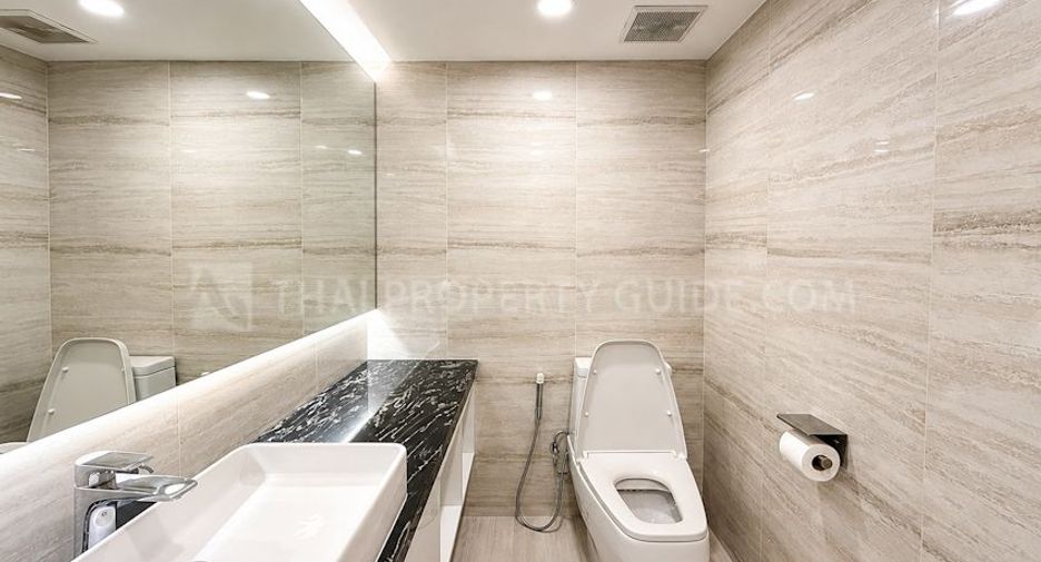 For rent 3 bedrooms condo in Pathum Wan, Bangkok