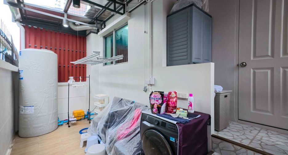 ขาย 3 ห้องนอน ทาวน์เฮ้าส์ ใน บางกะปิ, กรุงเทพฯ