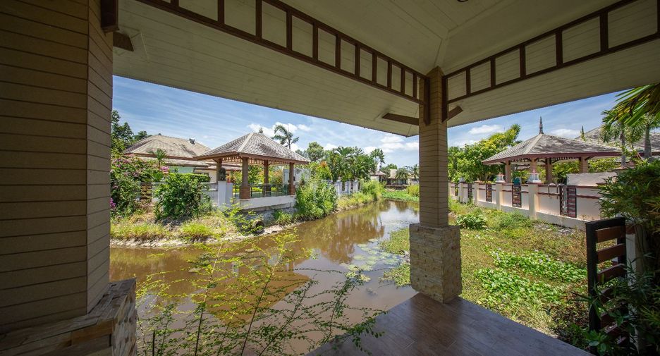 For sale 4 bedrooms house in Huay Yai, Pattaya