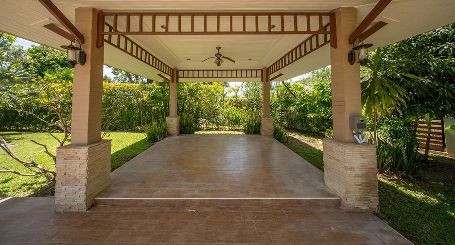 For sale 4 bedrooms house in Huay Yai, Pattaya