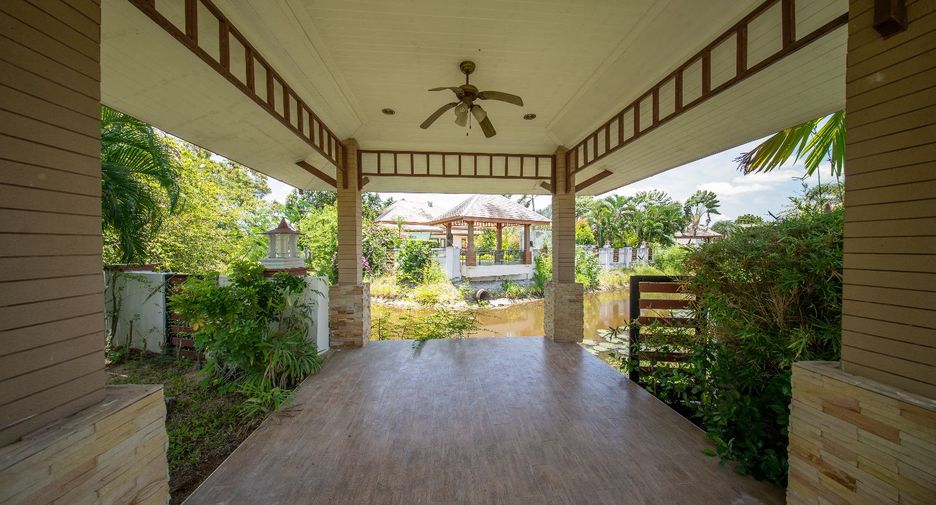 For sale 4 bedrooms house in Huay Yai, Pattaya
