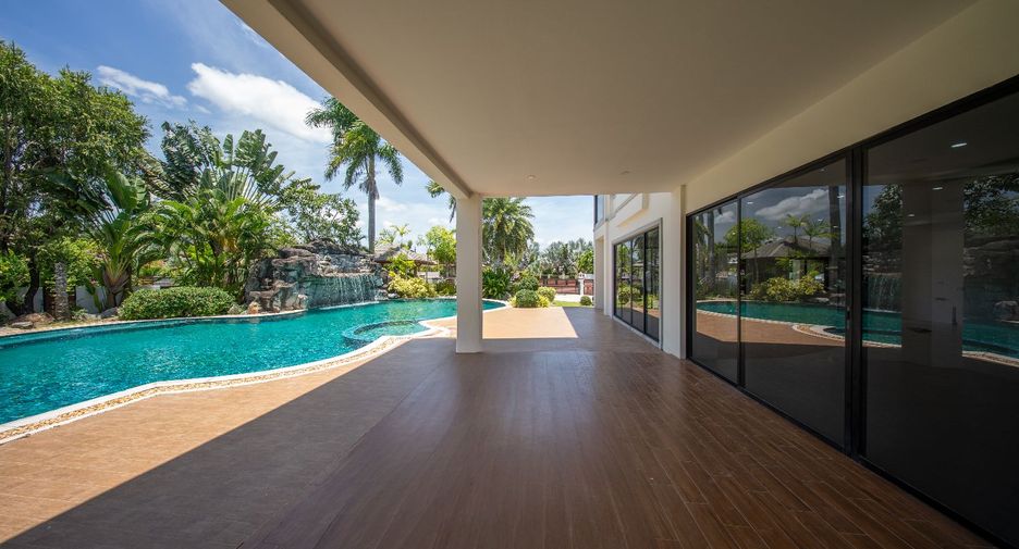 For sale 4 bedrooms house in Huay Yai, Pattaya