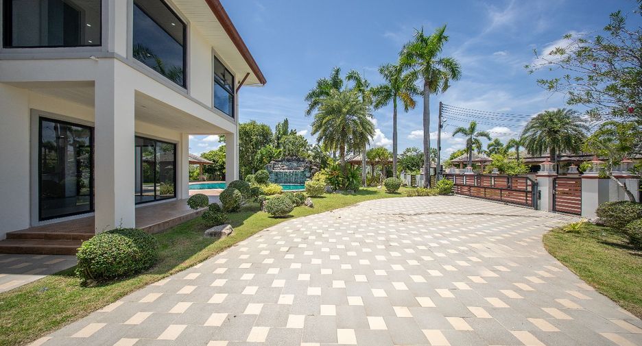 For sale 4 bedrooms house in Huay Yai, Pattaya