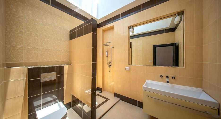 For sale 4 bedrooms house in Huay Yai, Pattaya