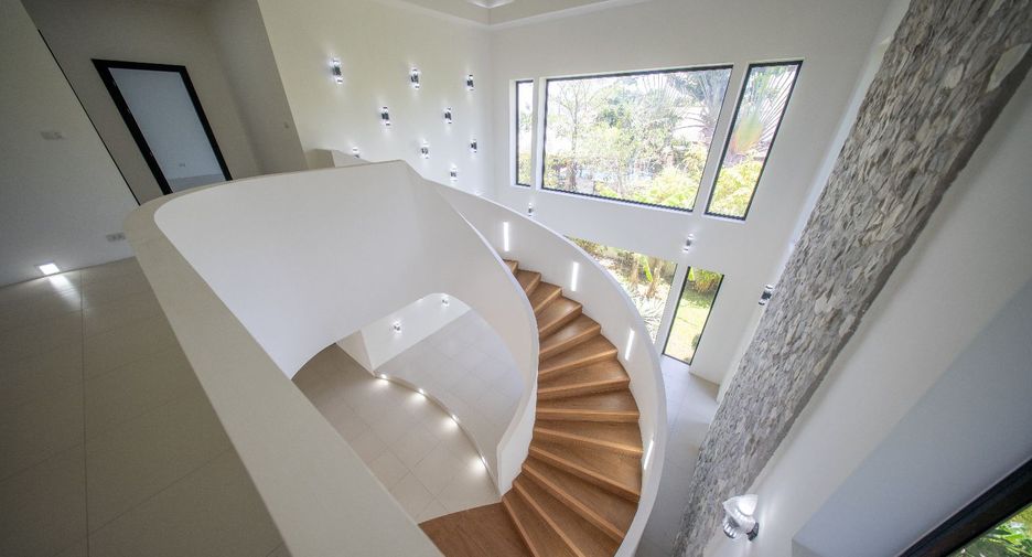 For sale 4 bedrooms house in Huay Yai, Pattaya