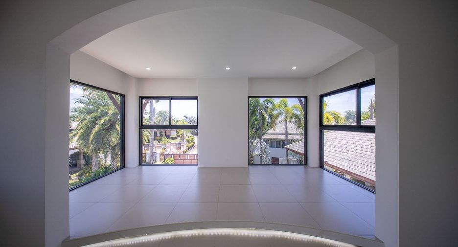 For sale 4 bedrooms house in Huay Yai, Pattaya