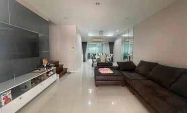 Reihenhaus zur Miete mit 3 Zimmer in Lat Phrao, Bangkok