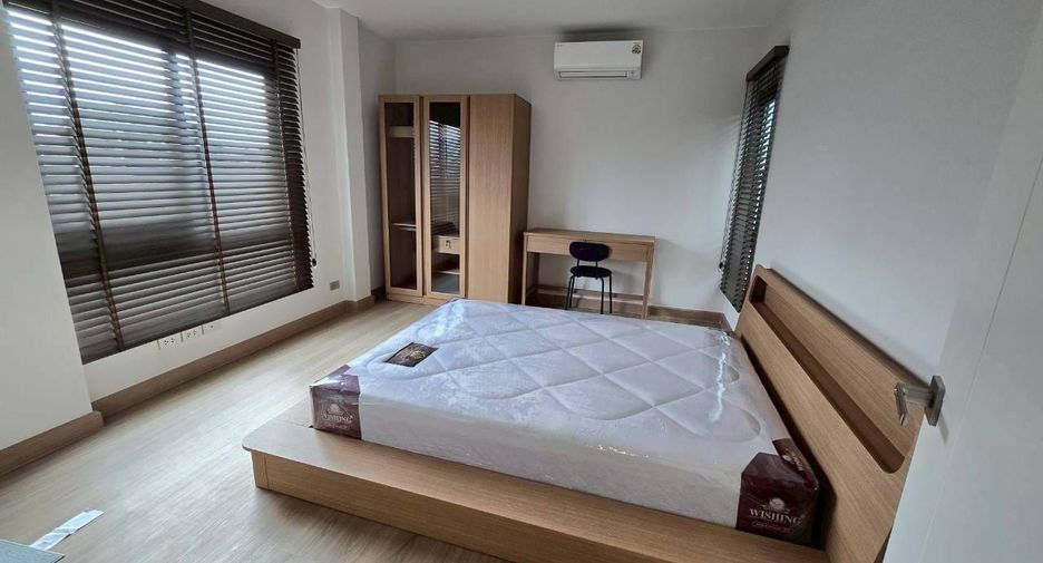 出租 4 卧室 独立屋 在 Lat Krabang, 曼谷
