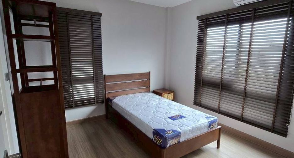 出租 4 卧室 独立屋 在 Lat Krabang, 曼谷