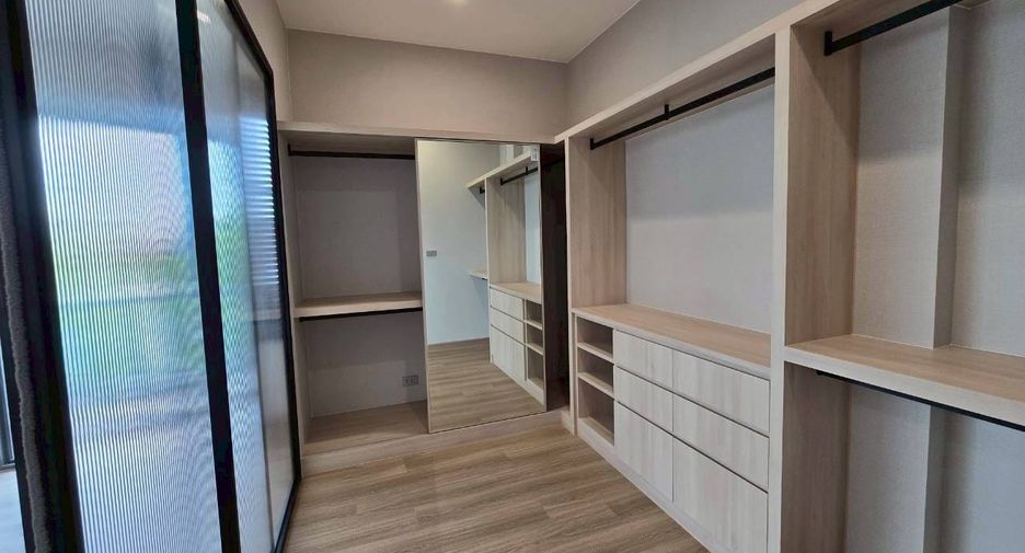 出租 4 卧室 独立屋 在 Lat Krabang, 曼谷