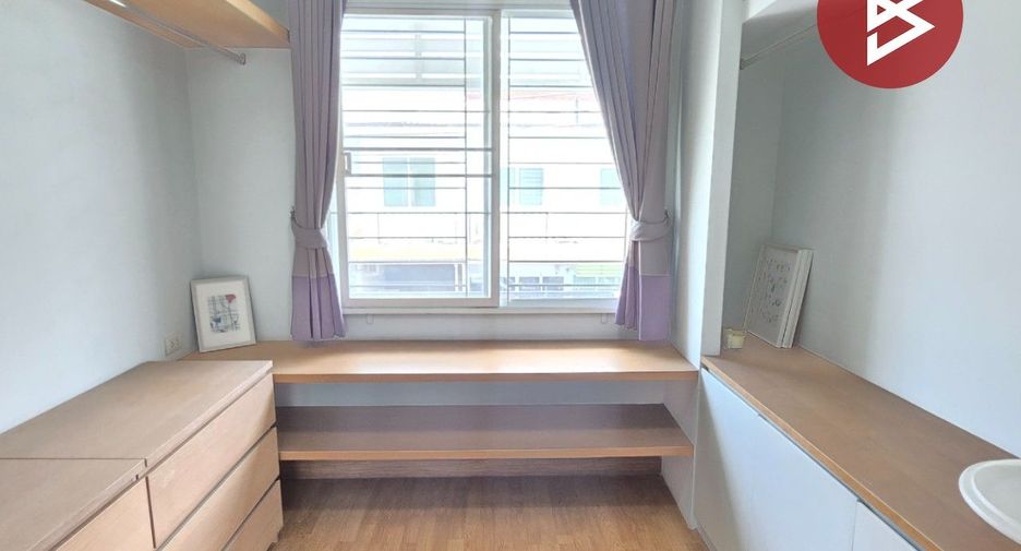 À vendre 3 chambres maison de ville à Bang Phli, Samut Prakan