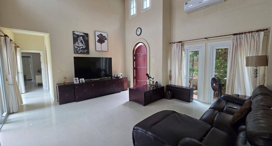 For rent 3 bedrooms villa in Bang Lamung, Chonburi