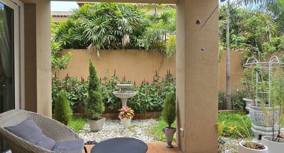 For rent 3 bedrooms villa in Bang Lamung, Chonburi
