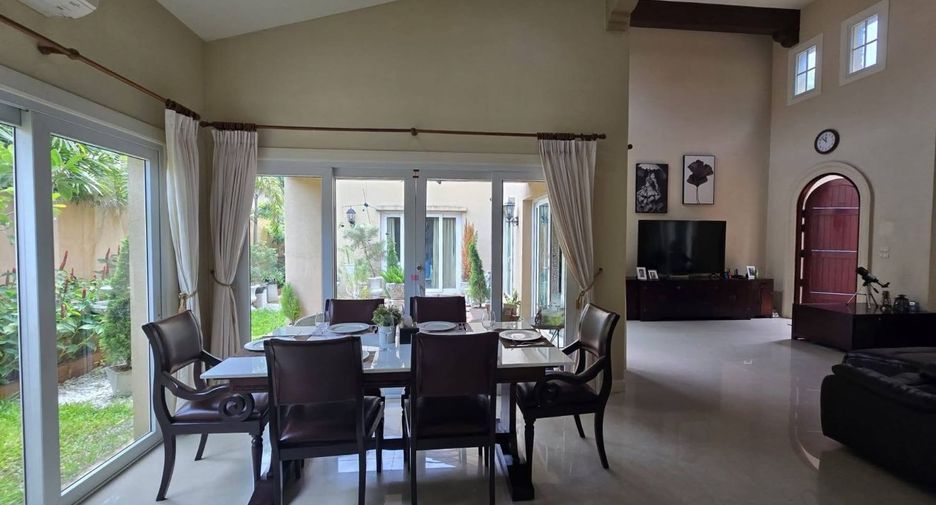 For rent 3 bedrooms villa in Bang Lamung, Chonburi