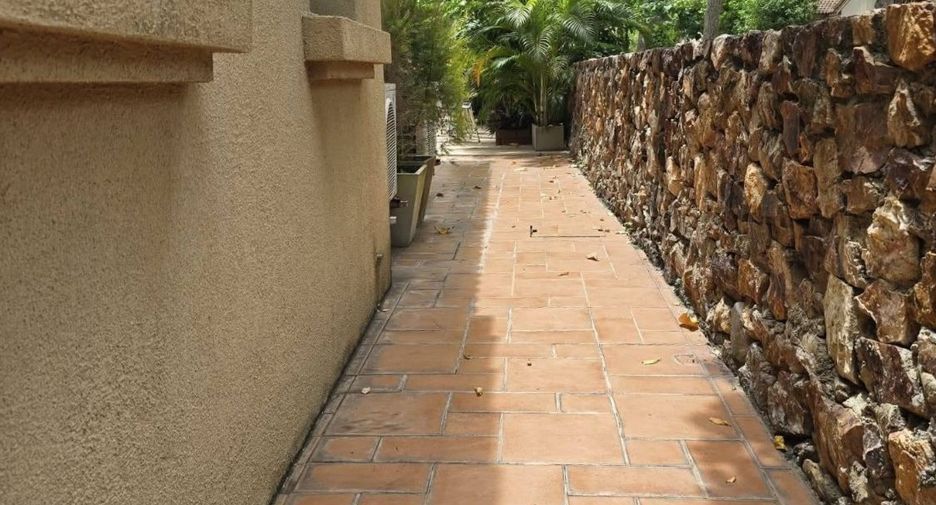 For rent 3 bedrooms villa in Bang Lamung, Chonburi
