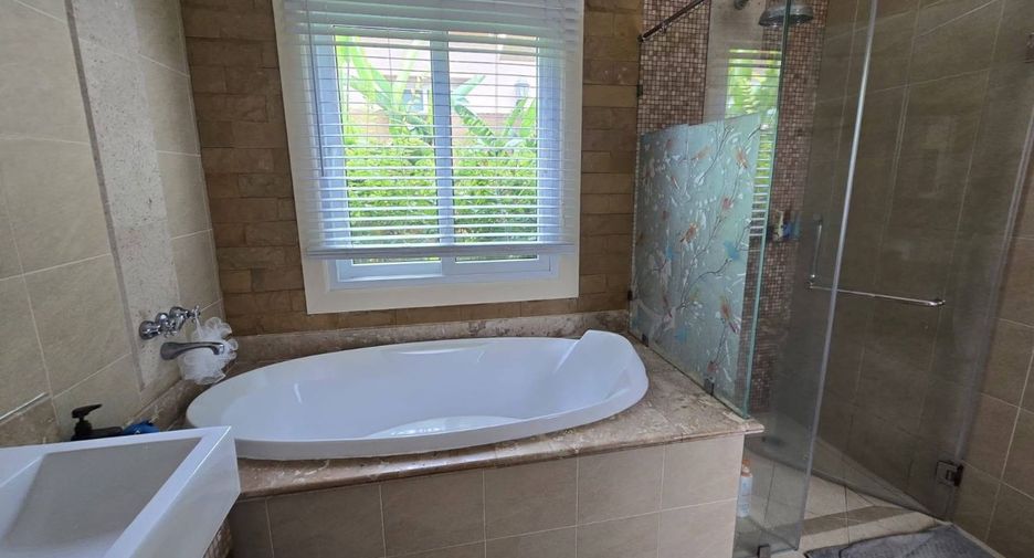 For rent 3 bedrooms villa in Bang Lamung, Chonburi