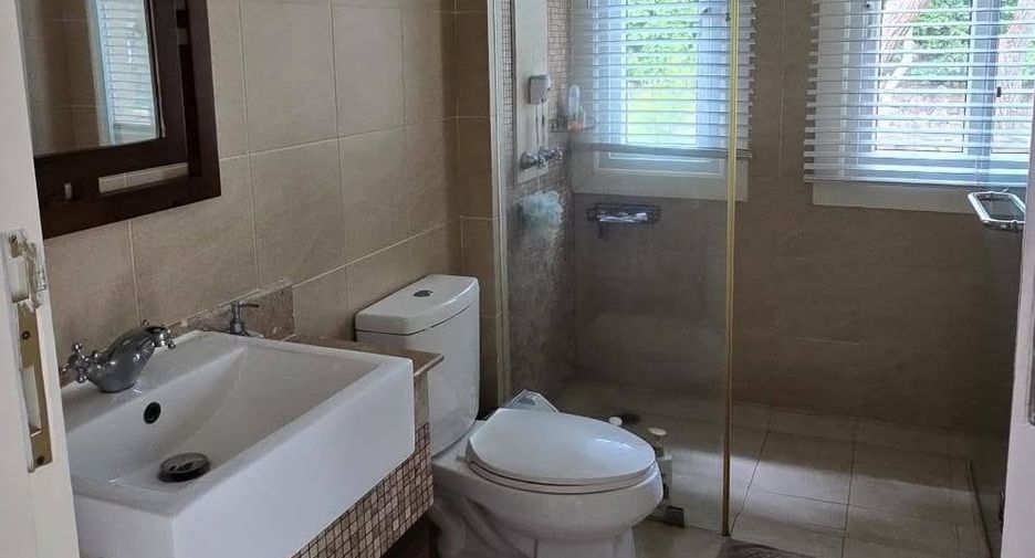 For rent 3 bedrooms villa in Bang Lamung, Chonburi