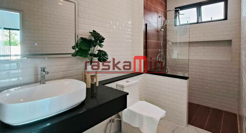 Haus zum Kauf mit 4 Zimmer in Bang Lamung, Chonburi