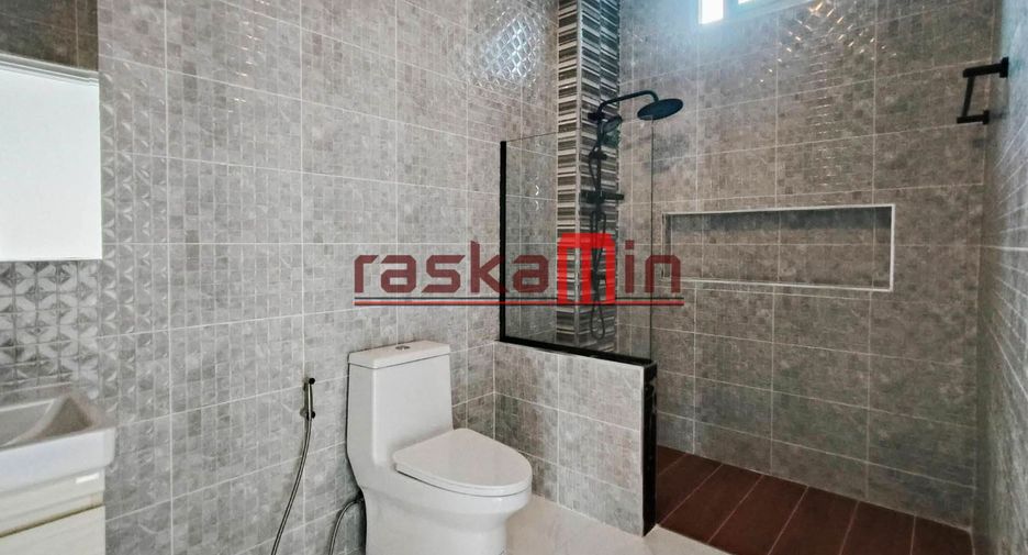 Haus zum Kauf mit 4 Zimmer in Bang Lamung, Chonburi