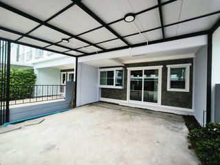 For rent 3 bedrooms townhouse in Prawet, Bangkok